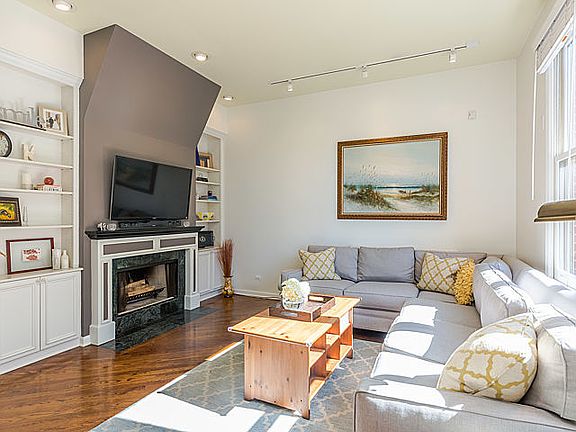 2nd image of 2243 N Greenview Ave #B