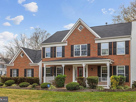 3rd image of 2 Brittany Ln