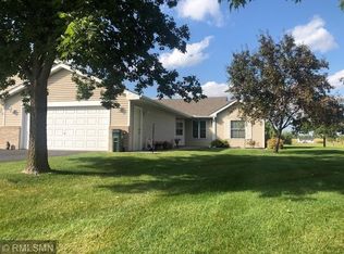 857 Greensview Ct NW, Hutchinson, MN 55350
