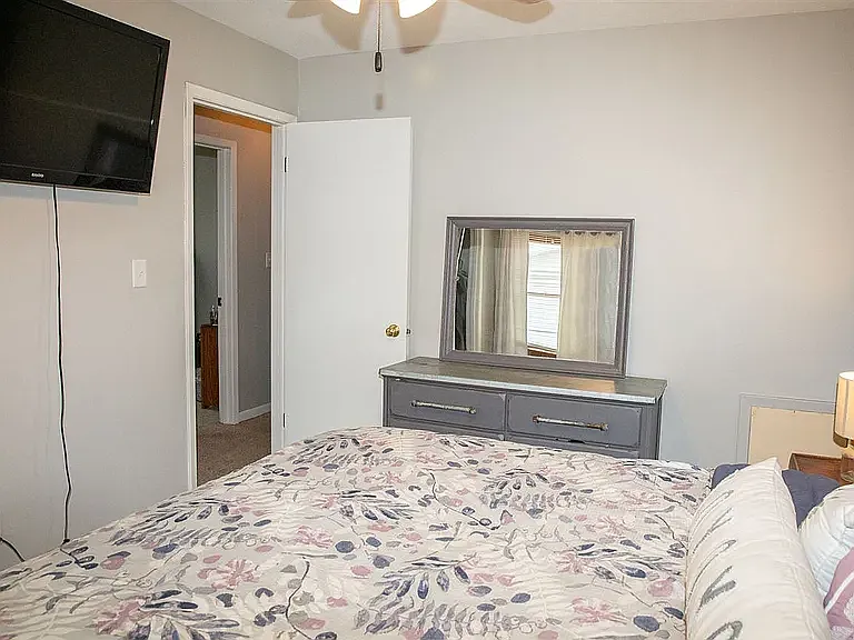 1124 Lilac Ln — Photo 2