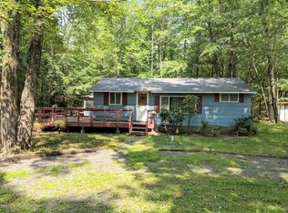 102 Red Pine Rd, Dingmans Ferry, PA 18328
