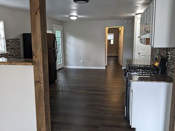 4th image of 2780 Denver St