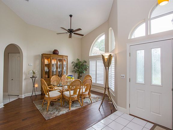 5th image of 14 Lake Charles Pl