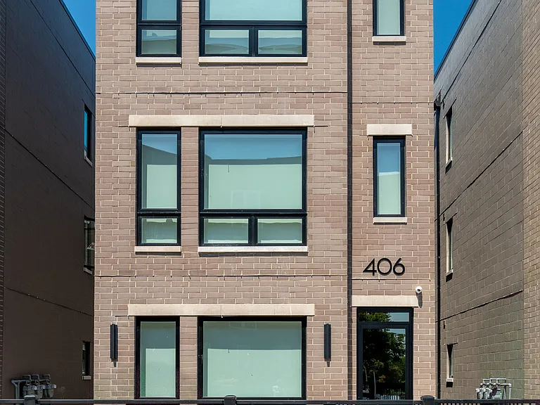 406 E 50th Pl #3 — Photo 1