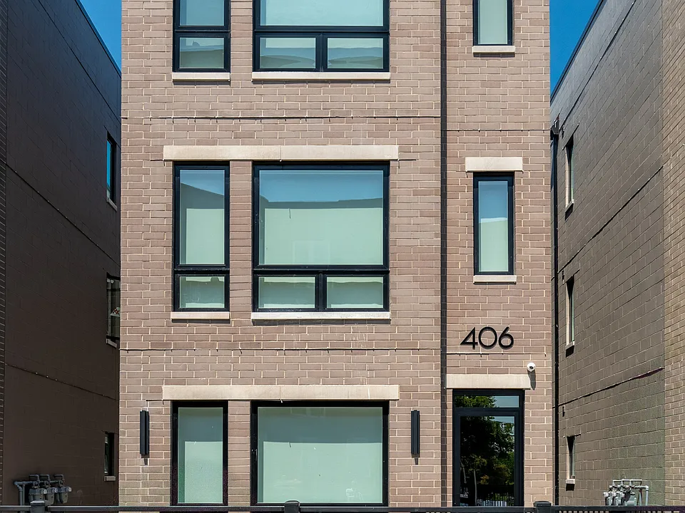 406 E 50th Pl #3