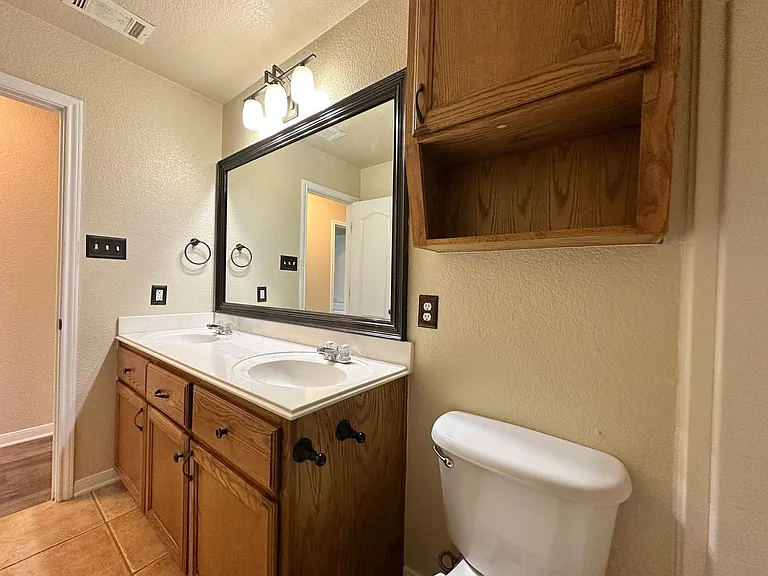 2601 Lavender Ln — Photo 37