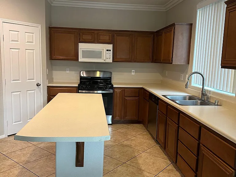 3435 Bella Valencia Ct — Photo 11