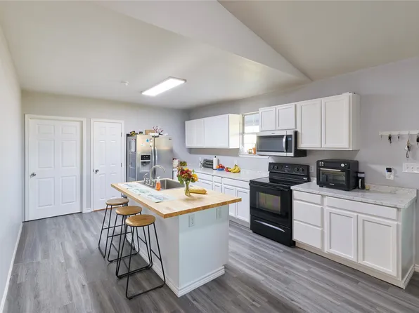 1867 County Road 4131, Cumby, TX 75433