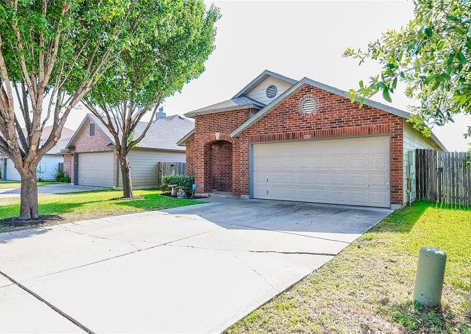 1st image of 2211 Bluebonnet Dr