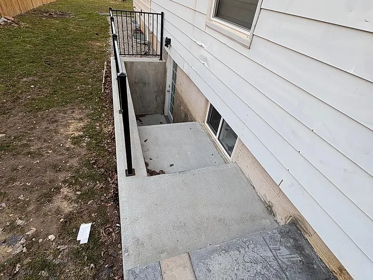188 Parkside Dr #BASEMENT — Photo 3