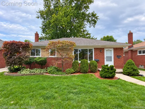 22954 Rosedale St, Saint Clair Shores, MI 48080