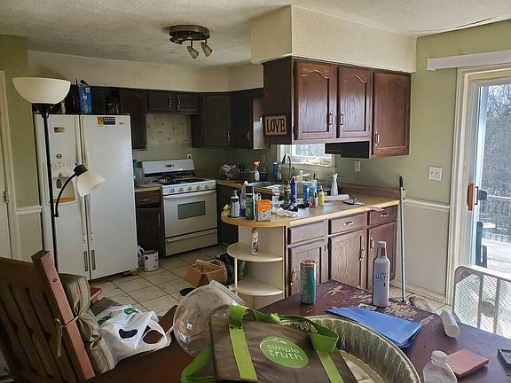 3rd image of 425 Turner Rd