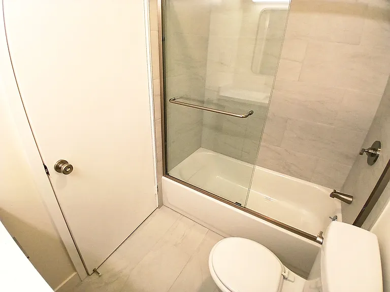 Chateau D'Oro Apartments — Photo 20