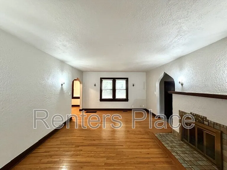 5524 S Owasso Ave — Photo 3
