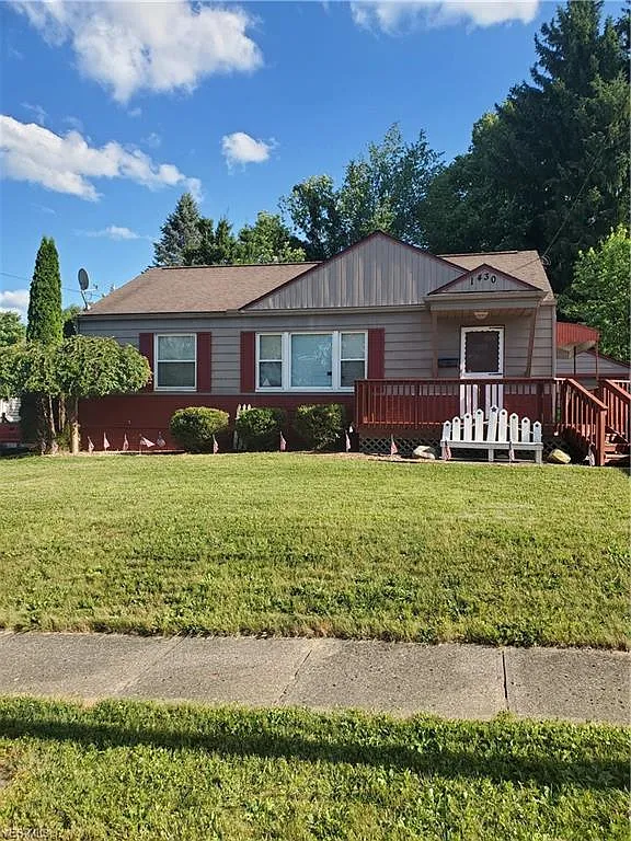 1430 Maple St photo 1