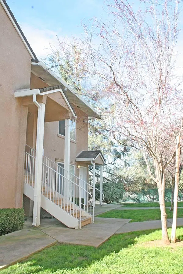 2 bed, 700 sqft, $1,795 — Photo 1