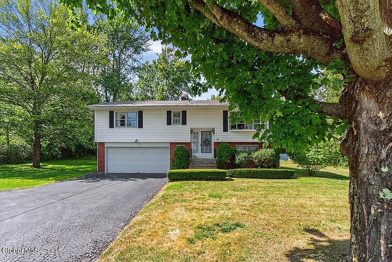 4th image of 261 Pruyn Hill Road