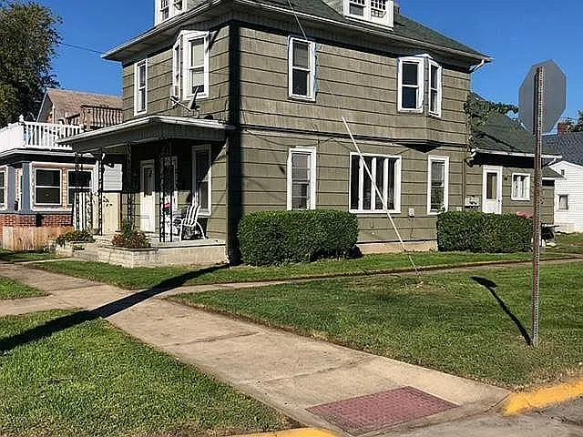 2201 W Monroe St — Photo 1