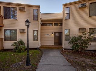 71 Woodland Dr #71, Cromwell, CT 06416