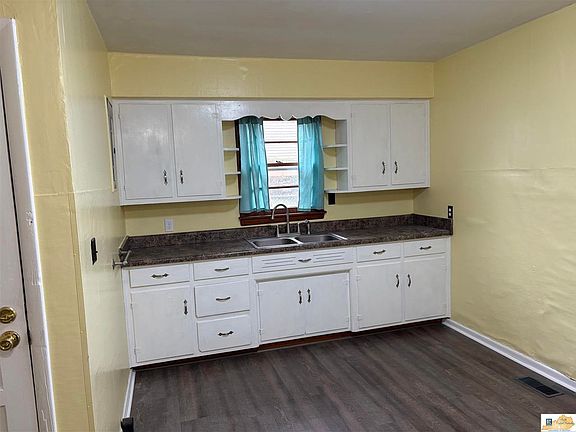 3rd image of 214 Marion Dr