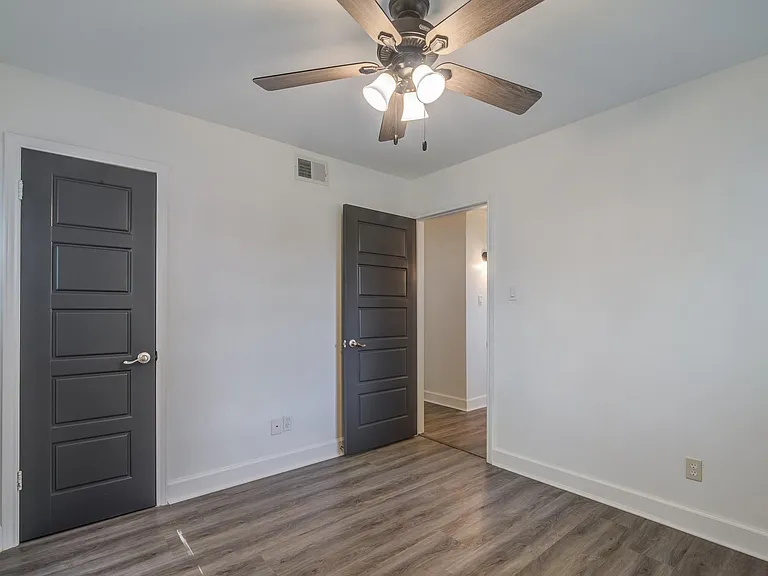 1521 Pearl Dr — Photo 10