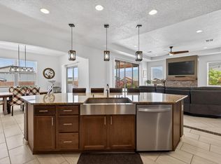 4077 Plant Dr NE, Rio Rancho, NM 87144