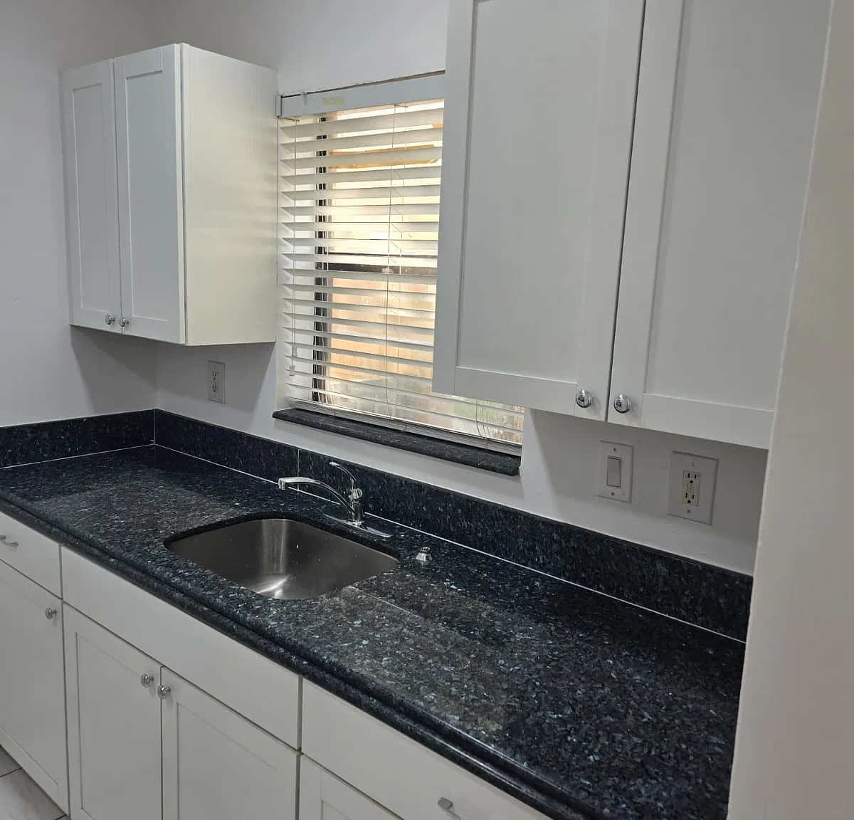 2 bed, 912 sqft, $2,200 — Photo 1