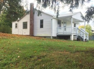 67 Berryville Cir, Berkeley Springs, WV 25411