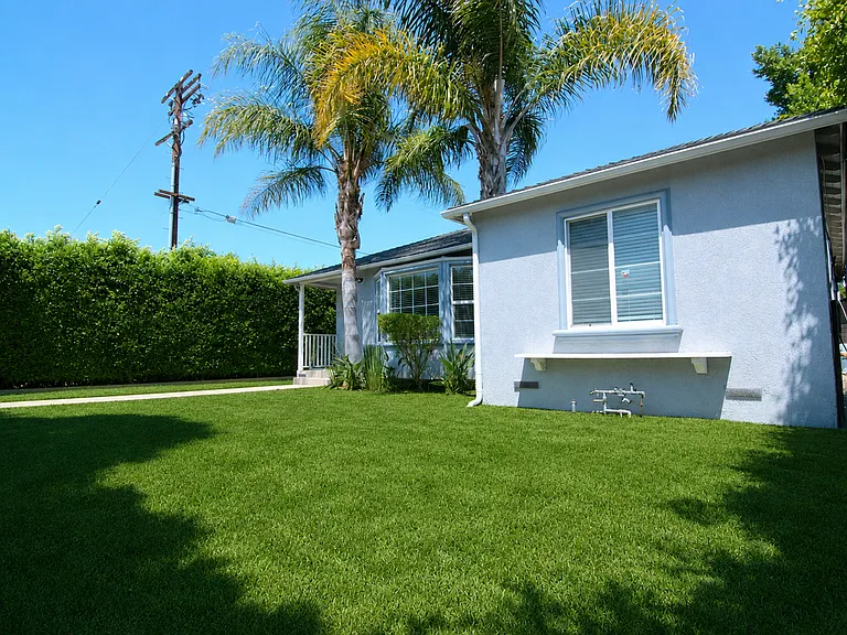 6730 Balboa Blvd — Photo 2