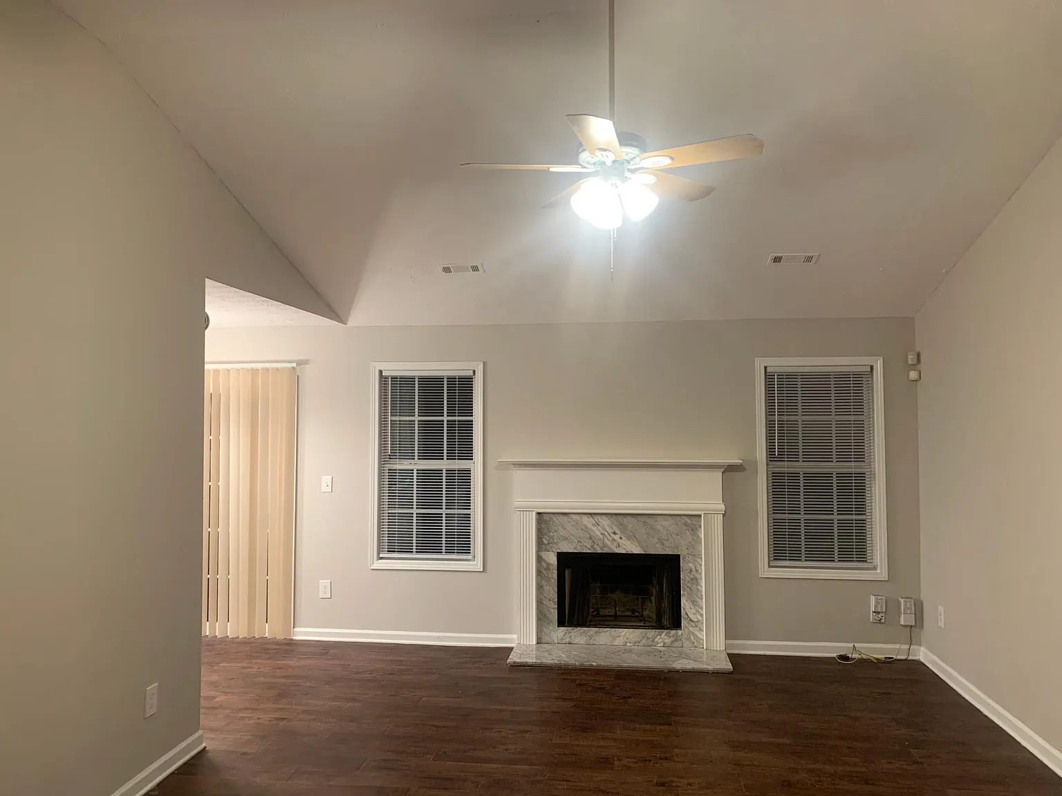 3 bed, 1270 sqft, $1,900 — Photo 3