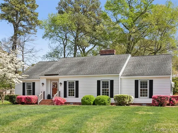 35 Westover Dr, Poquoson, VA 23662