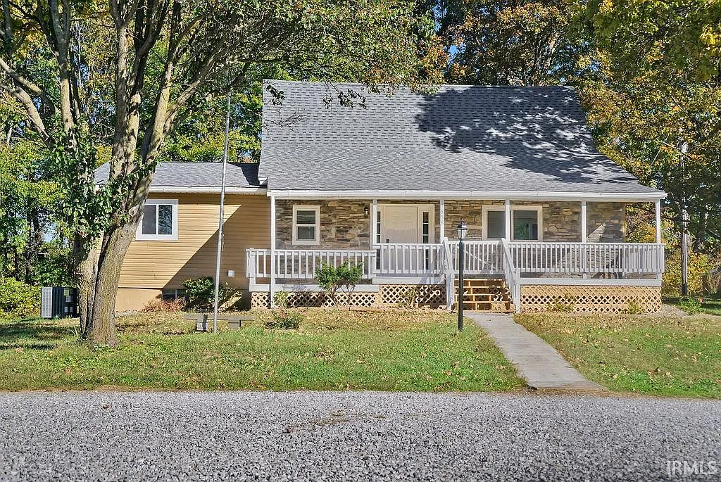 558 Pinewood Dr photo 1