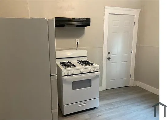 4 bed, 1100 sqft, $1,680 — Photo 3