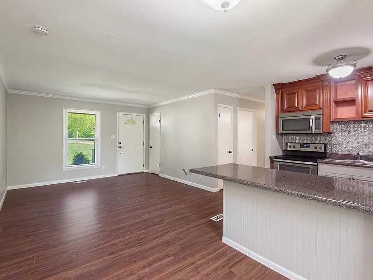 3218 Chantilly Dr — Photo 16