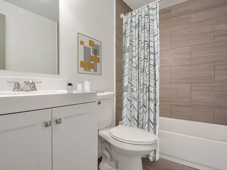 Townhouse Court — Photo 8