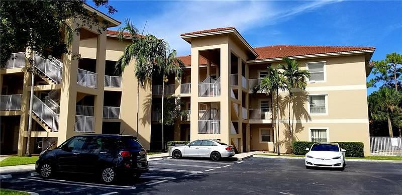 1st image of 2941 Riverside Dr APT 303