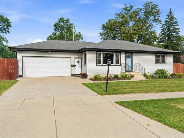 2426 Andrew Dr, Dyer, IN 46311
