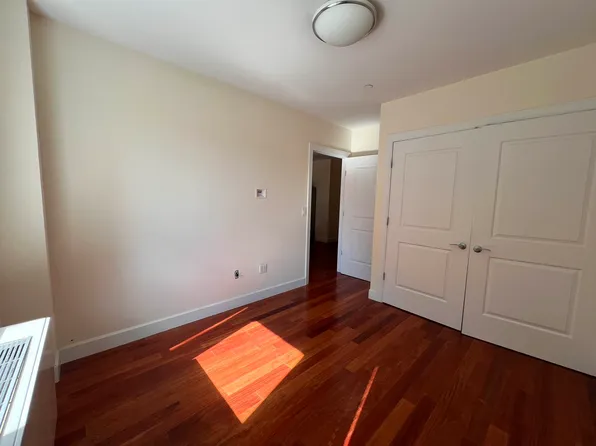 83-30 Kew Garden Road image 5 of 9