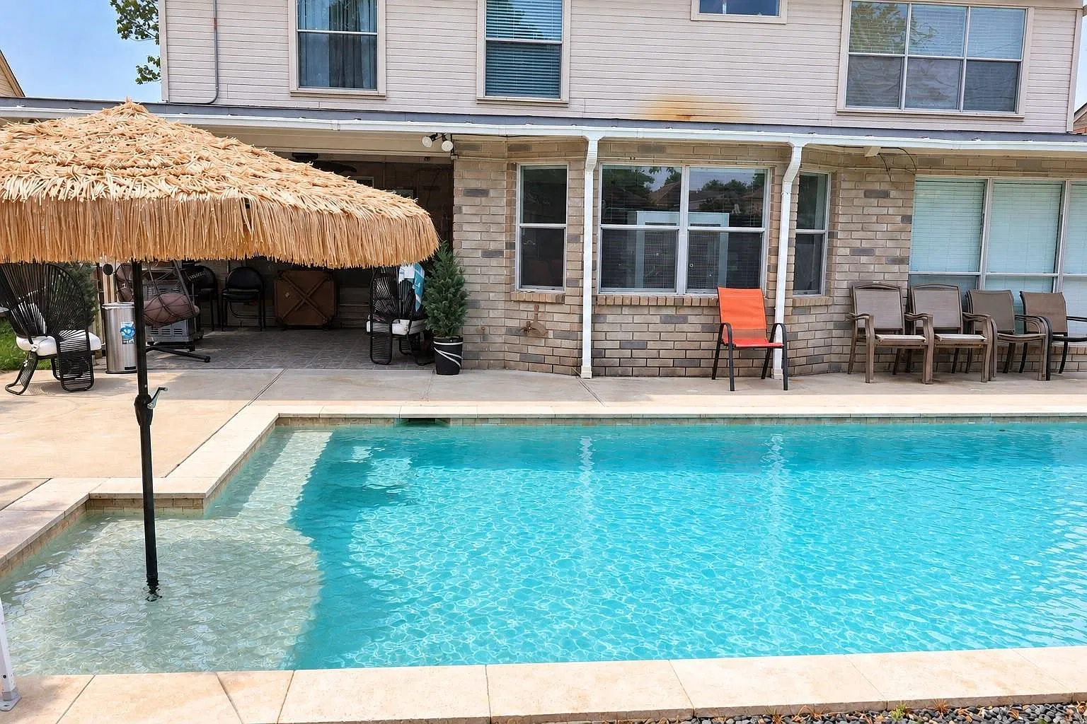 4 bed, 2.5 bath, 2444 sqft, $2,950 — Photo 1