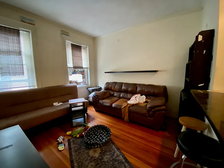 55 Queensberry St #4 — Photo 3