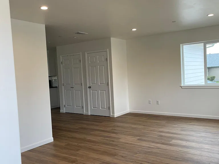 1839 Lime Ave — Photo 4
