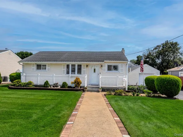 212 15th Street, West Babylon, NY 11704