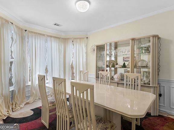5th image of 353 Southgate Dr