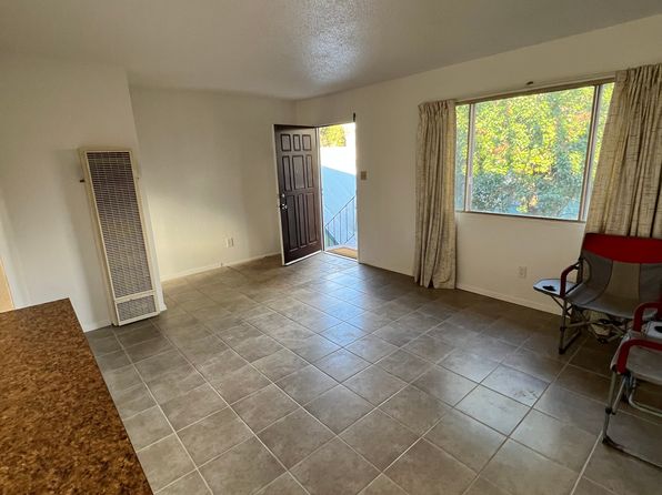 222 1/2 B St #2