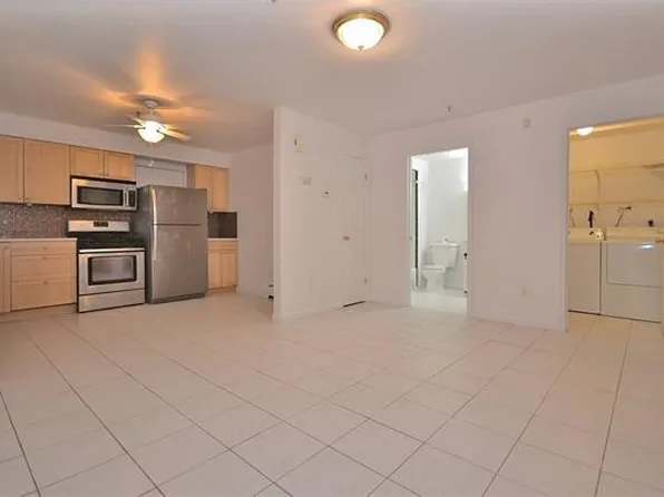 55 71st St, Guttenberg, NJ 07093