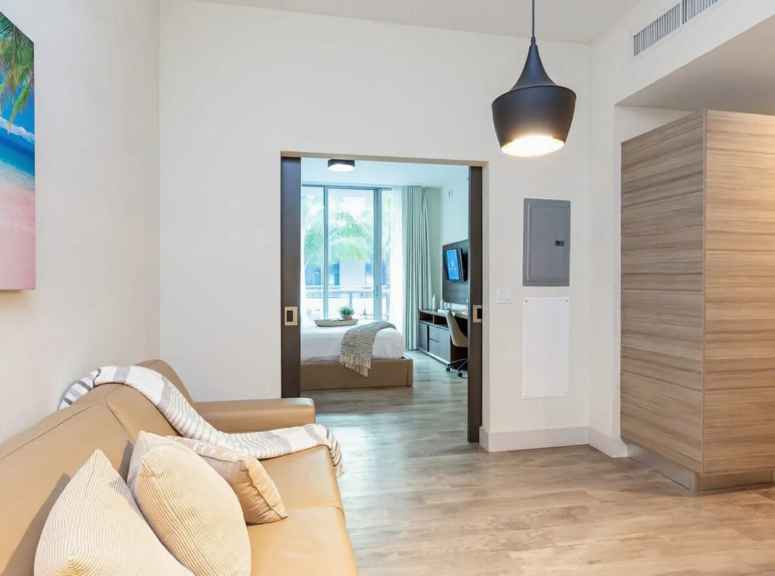 1 bed, 1.0 bath, 742 sqft, $2,595 — Photo 2