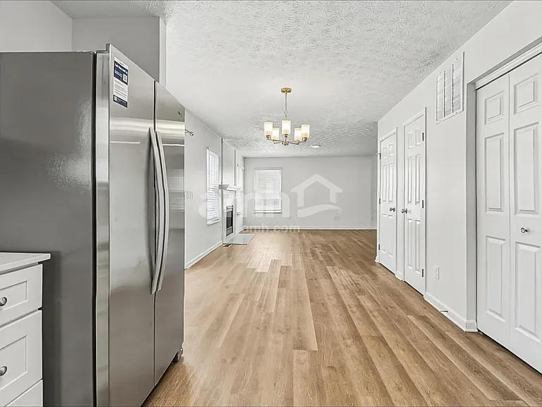 2044 Woodmere Dr — Photo 4