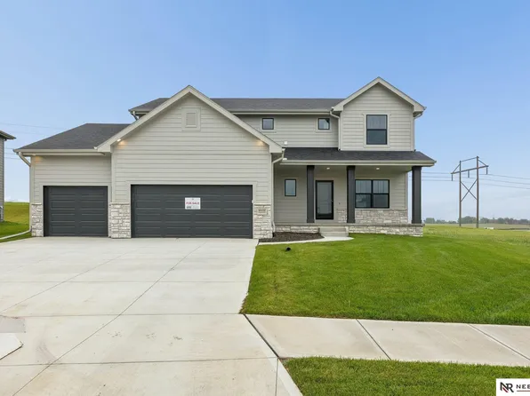 8606 Legacy St, Papillion, NE 68046
