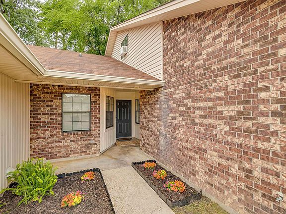 2nd image of 106 Splane Cir