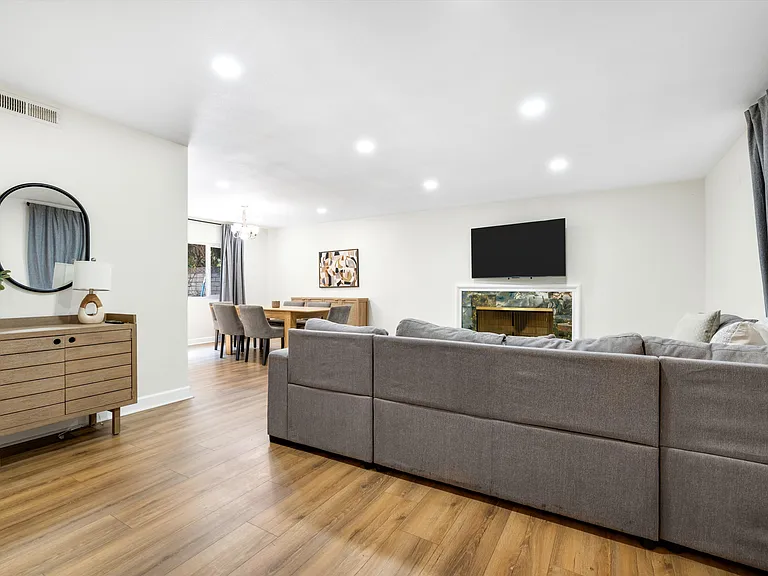 5400 Nagle Ave — Photo 15